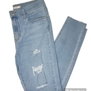 721 Levi's High Rise Ripped Super Skinny, Size 29